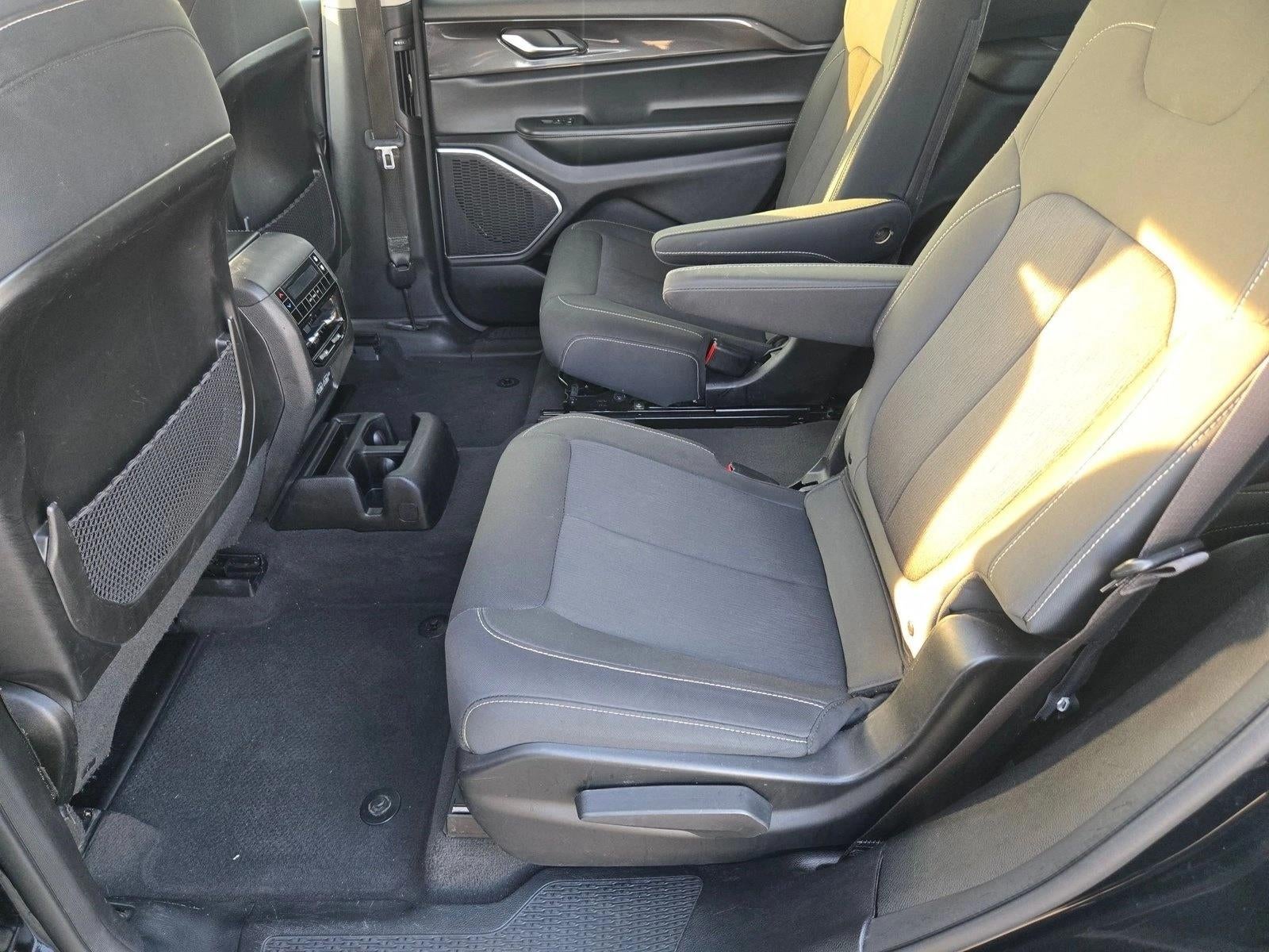 2022 Jeep Grand Cherokee L Laredo 4x2