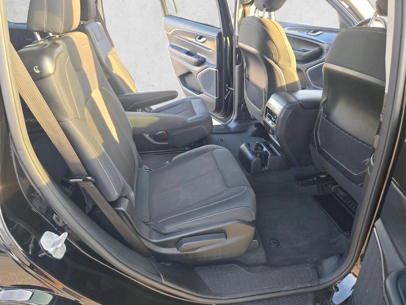 2022 Jeep Grand Cherokee L Laredo 4x2