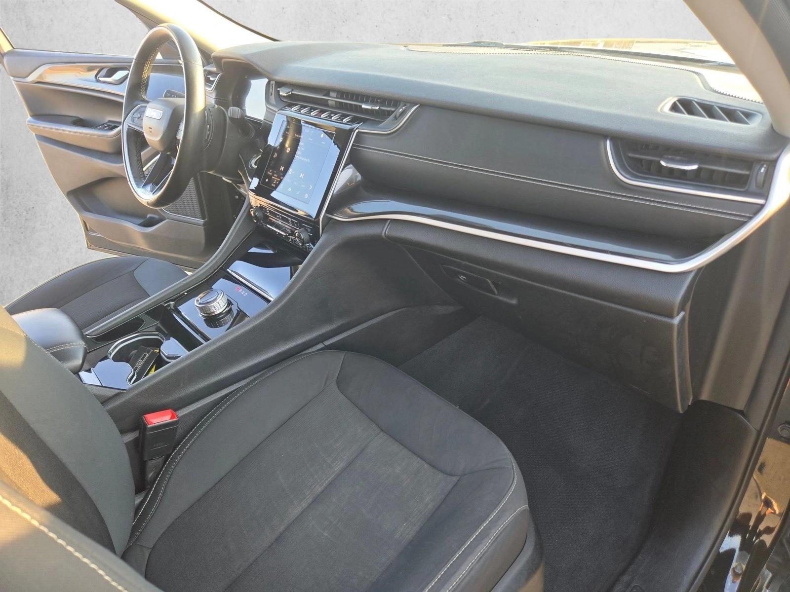 2022 Jeep Grand Cherokee L Laredo 4x2