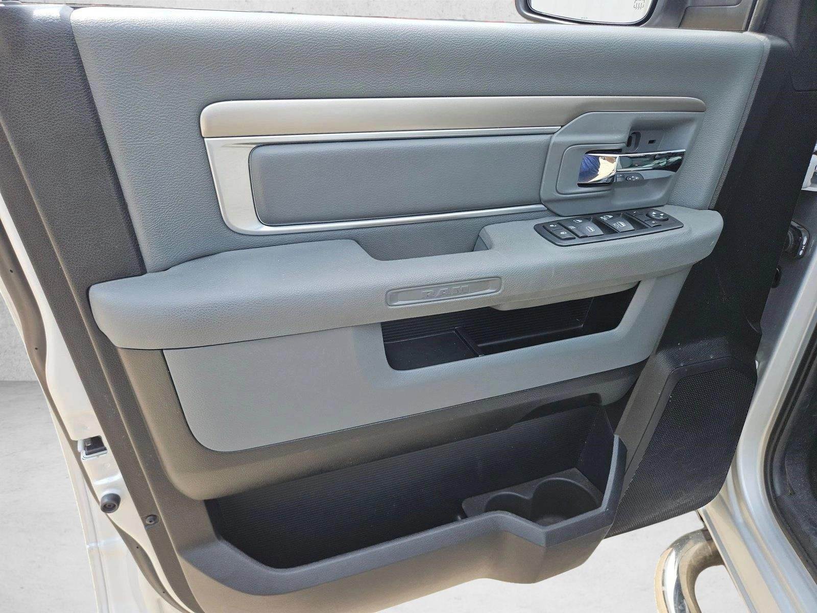 2016 RAM 1500 SLT