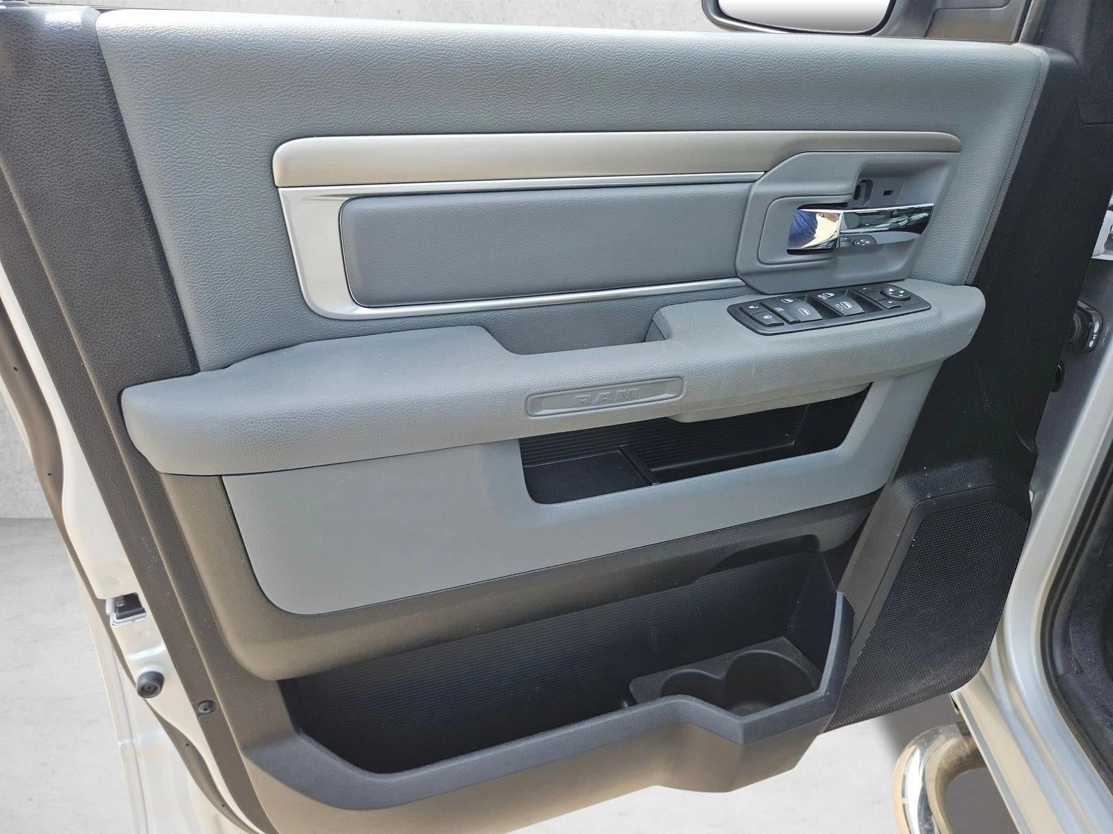 2016 RAM 1500 SLT