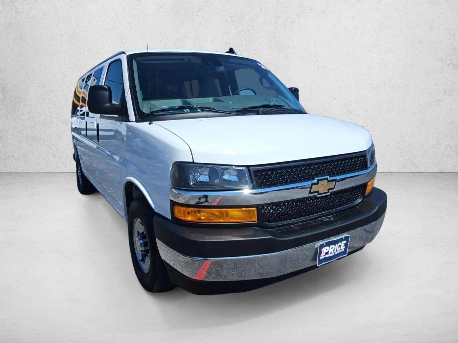 2025 Chevrolet Express Passenger 1LT