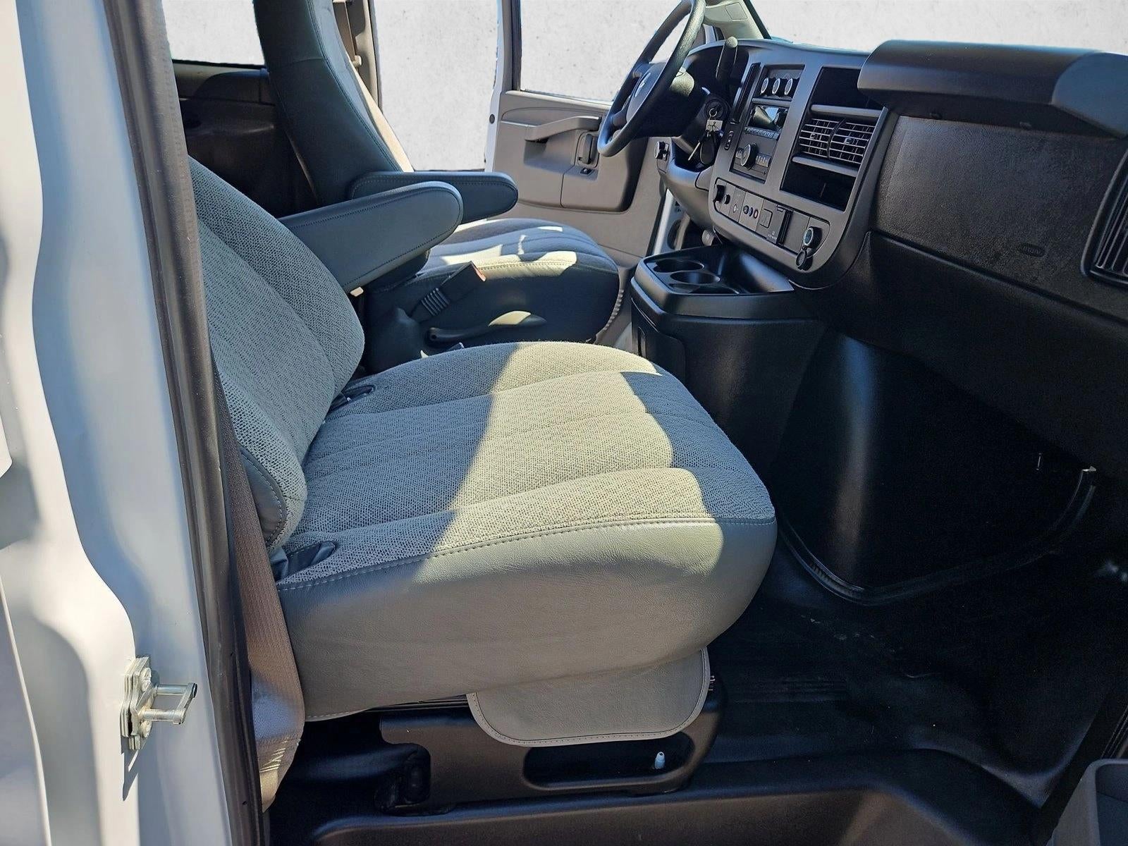 2025 Chevrolet Express Passenger 1LT