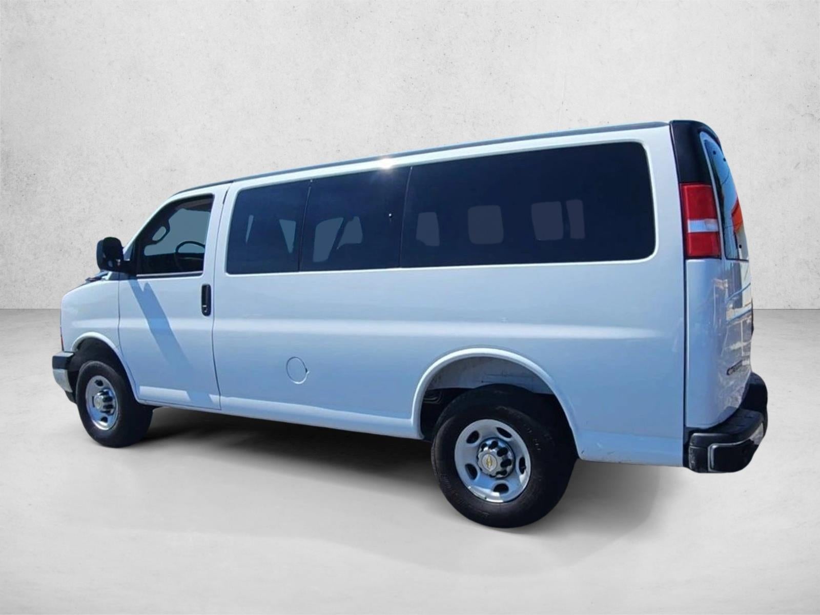 2025 Chevrolet Express Passenger 1LT