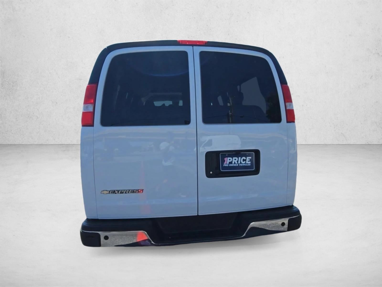 2025 Chevrolet Express Passenger 1LT