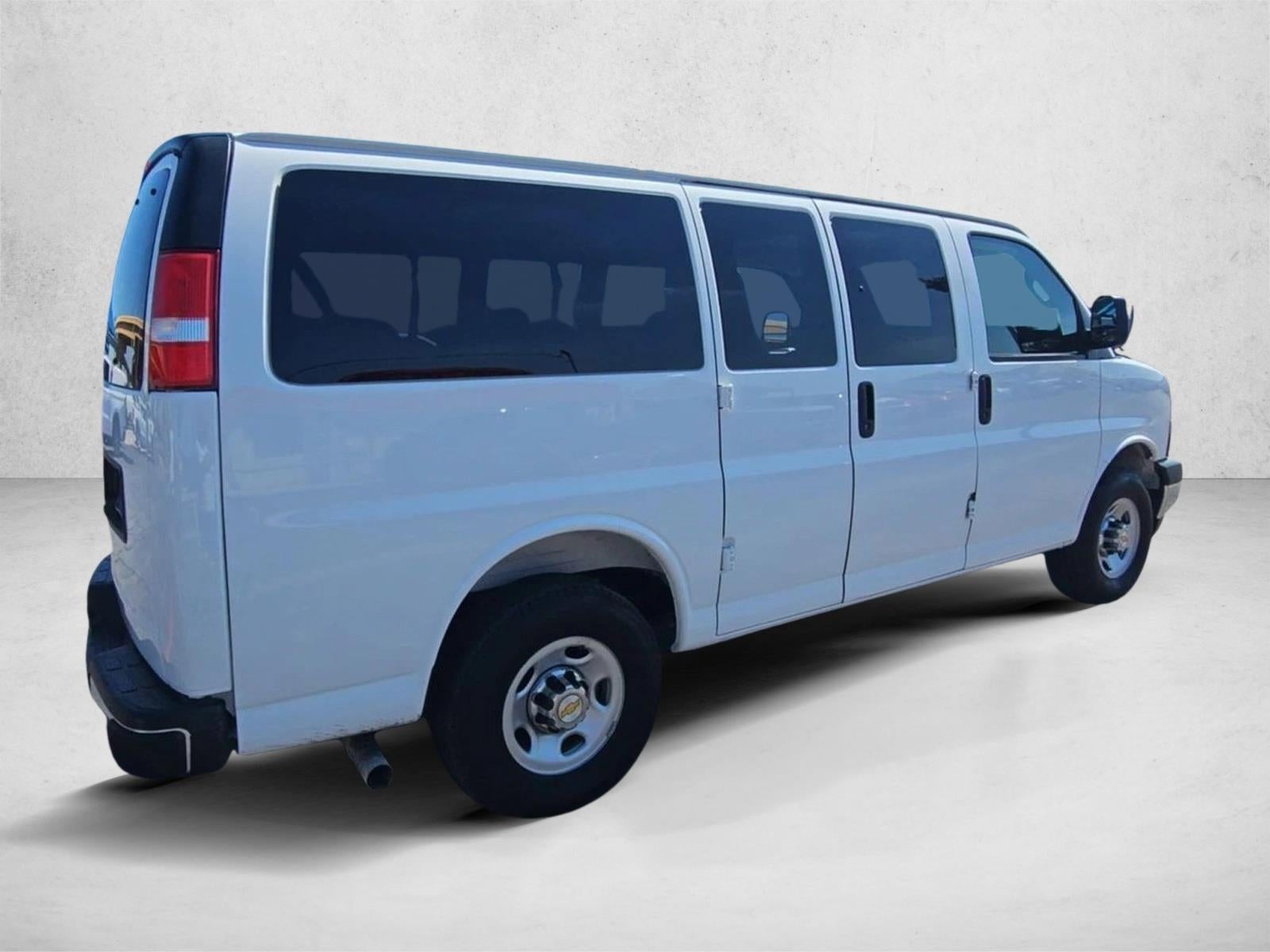 2025 Chevrolet Express Passenger 1LT