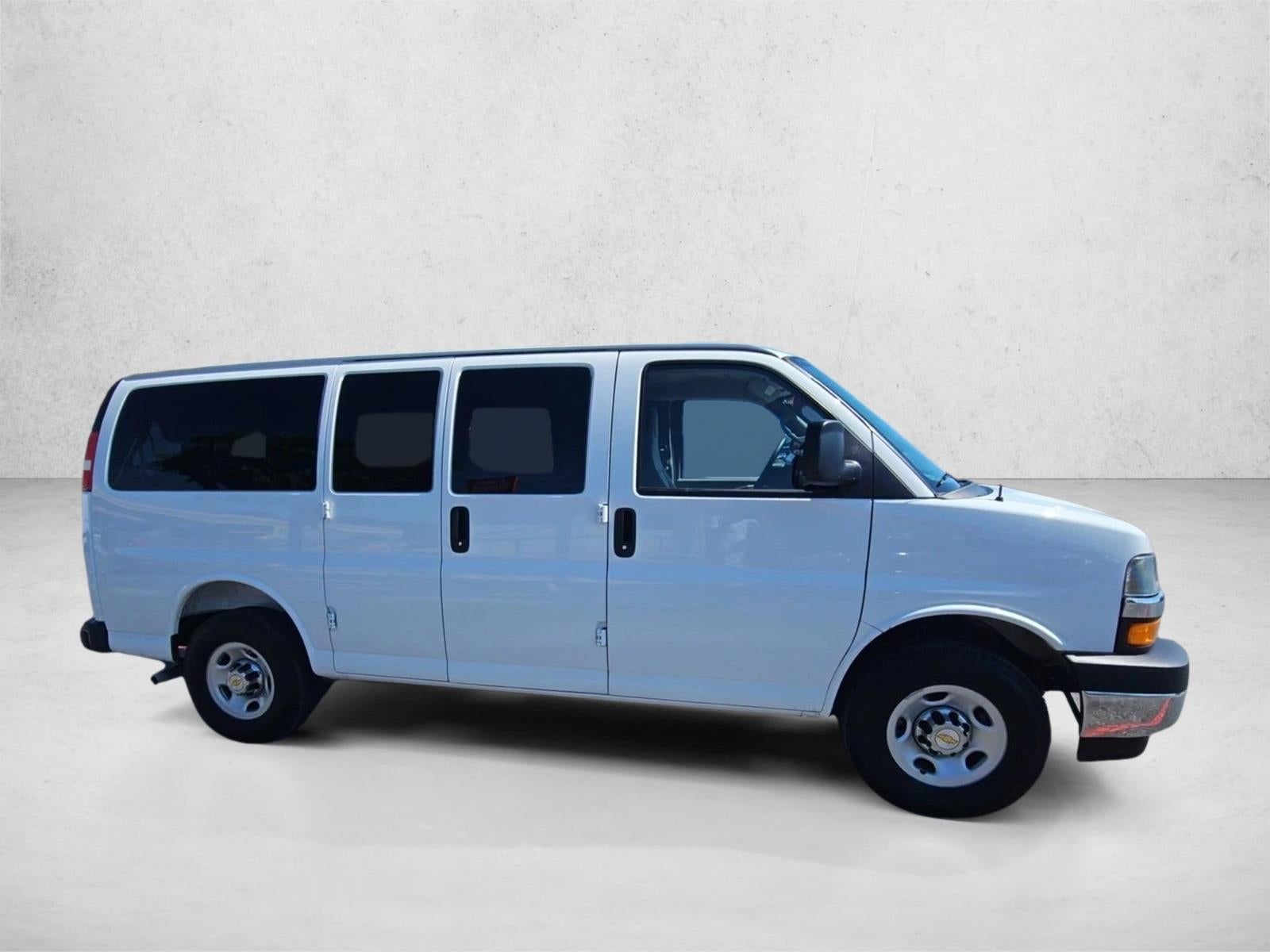 2025 Chevrolet Express Passenger 1LT