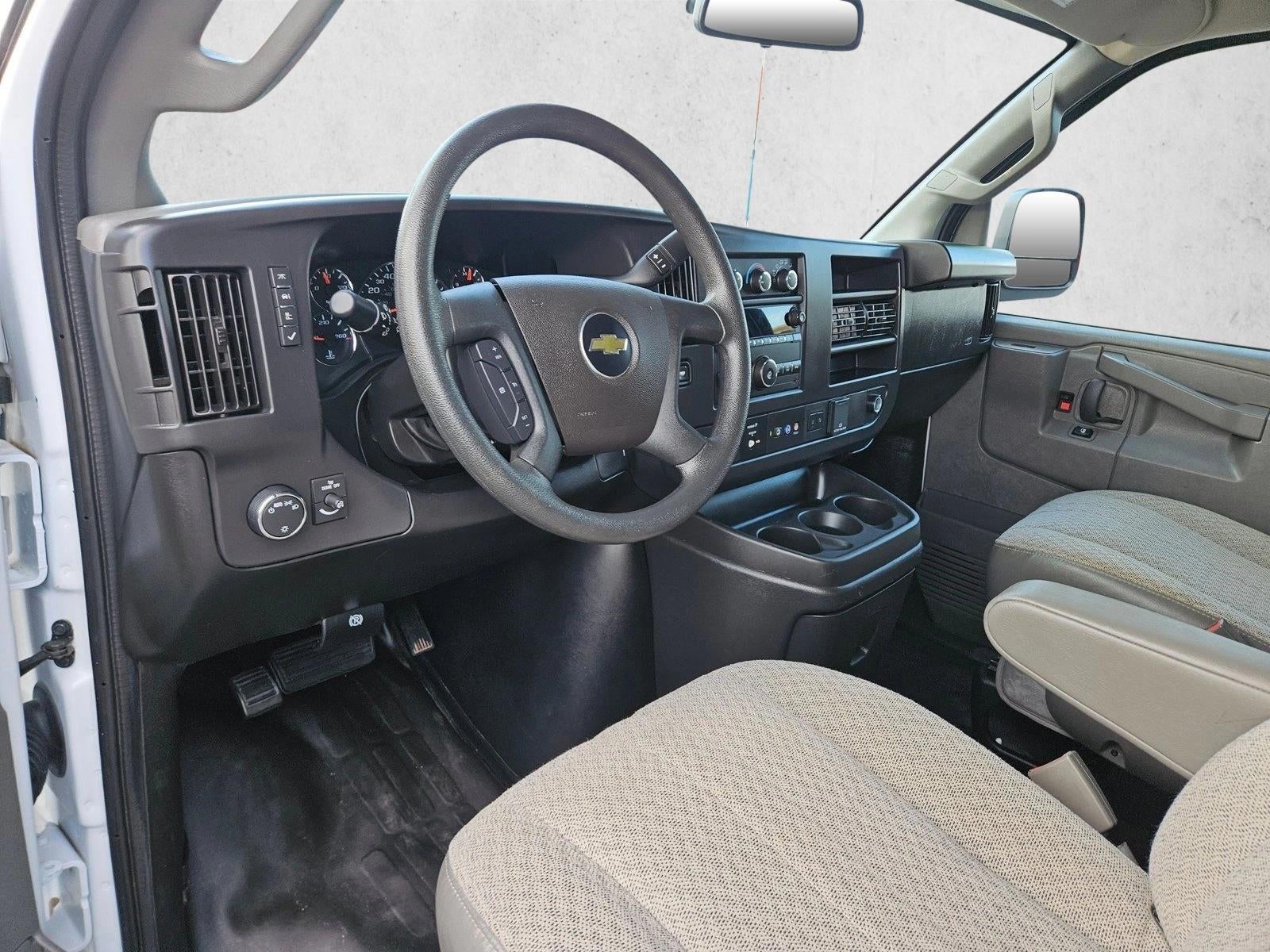 2025 Chevrolet Express Passenger 1LT