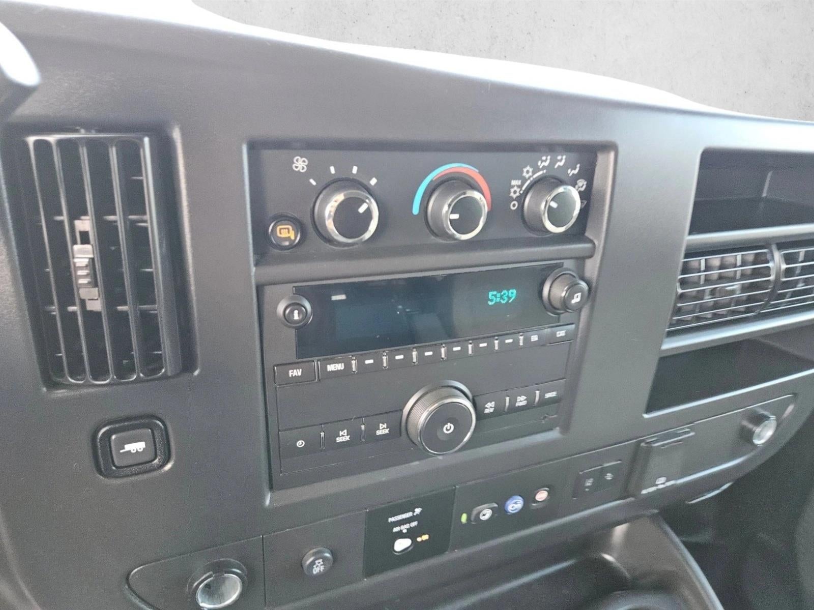 2025 Chevrolet Express Passenger 1LT