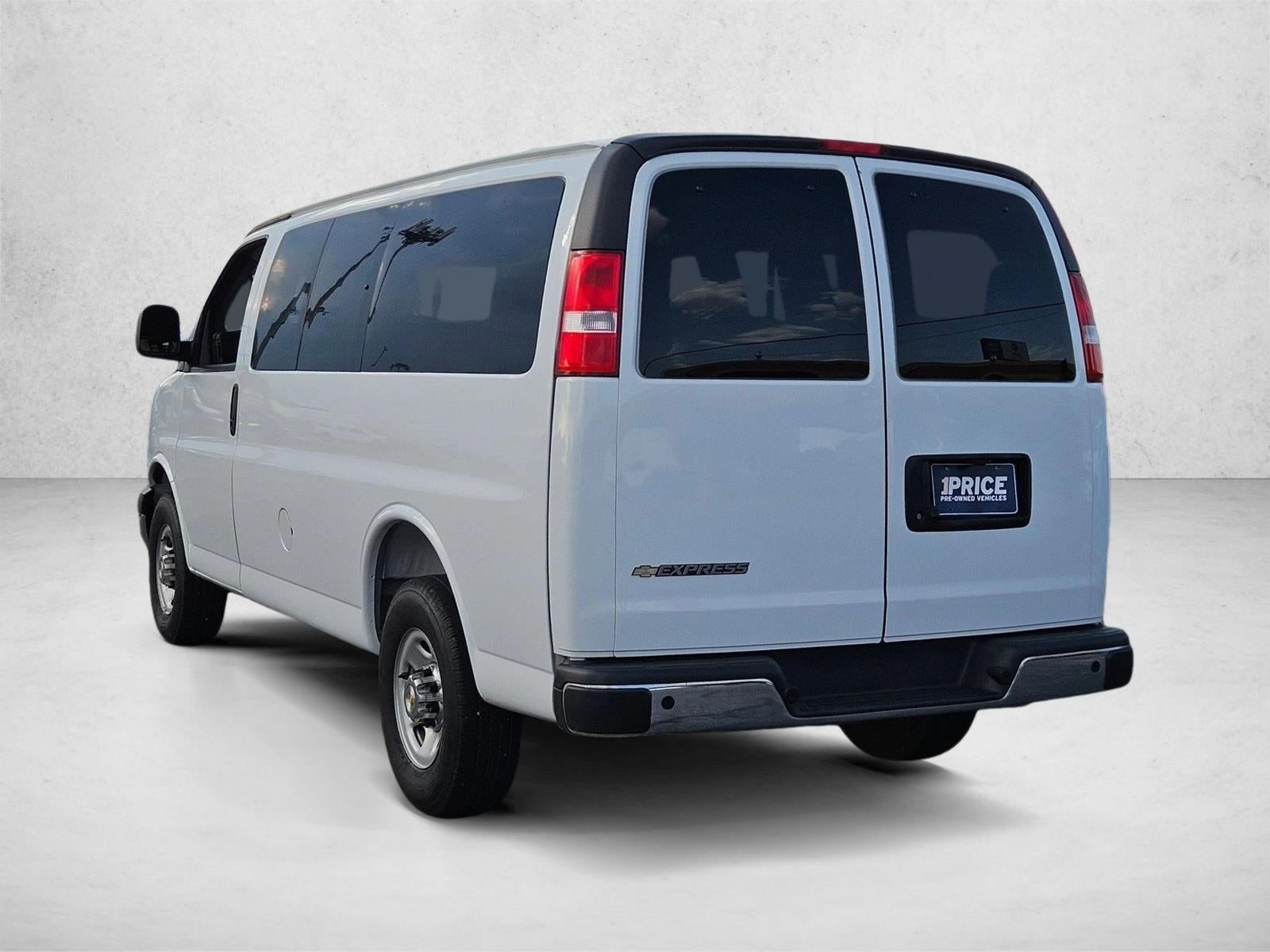 2025 Chevrolet Express Passenger 1LT