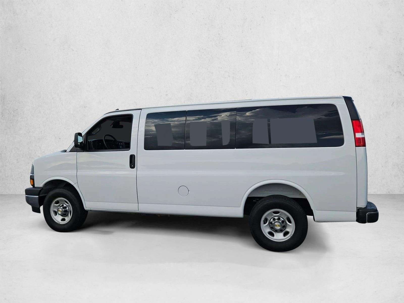 2025 Chevrolet Express Passenger 1LT