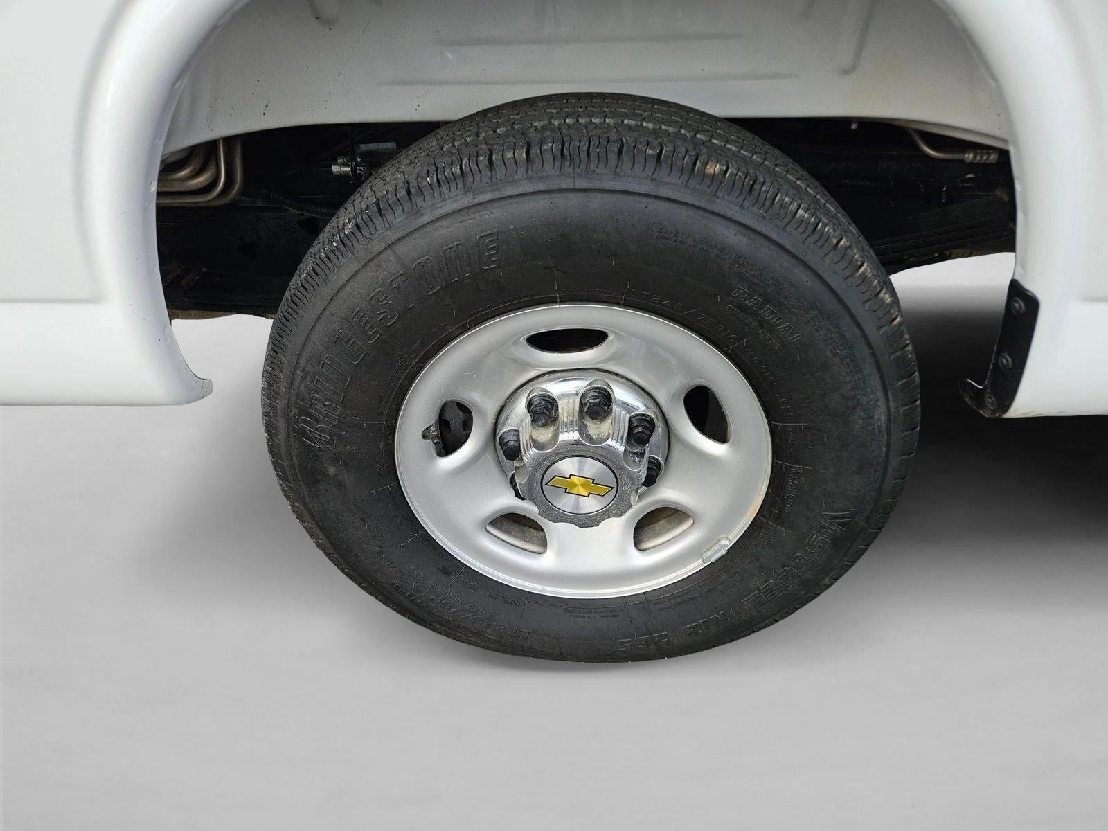 2025 Chevrolet Express Passenger 1LT