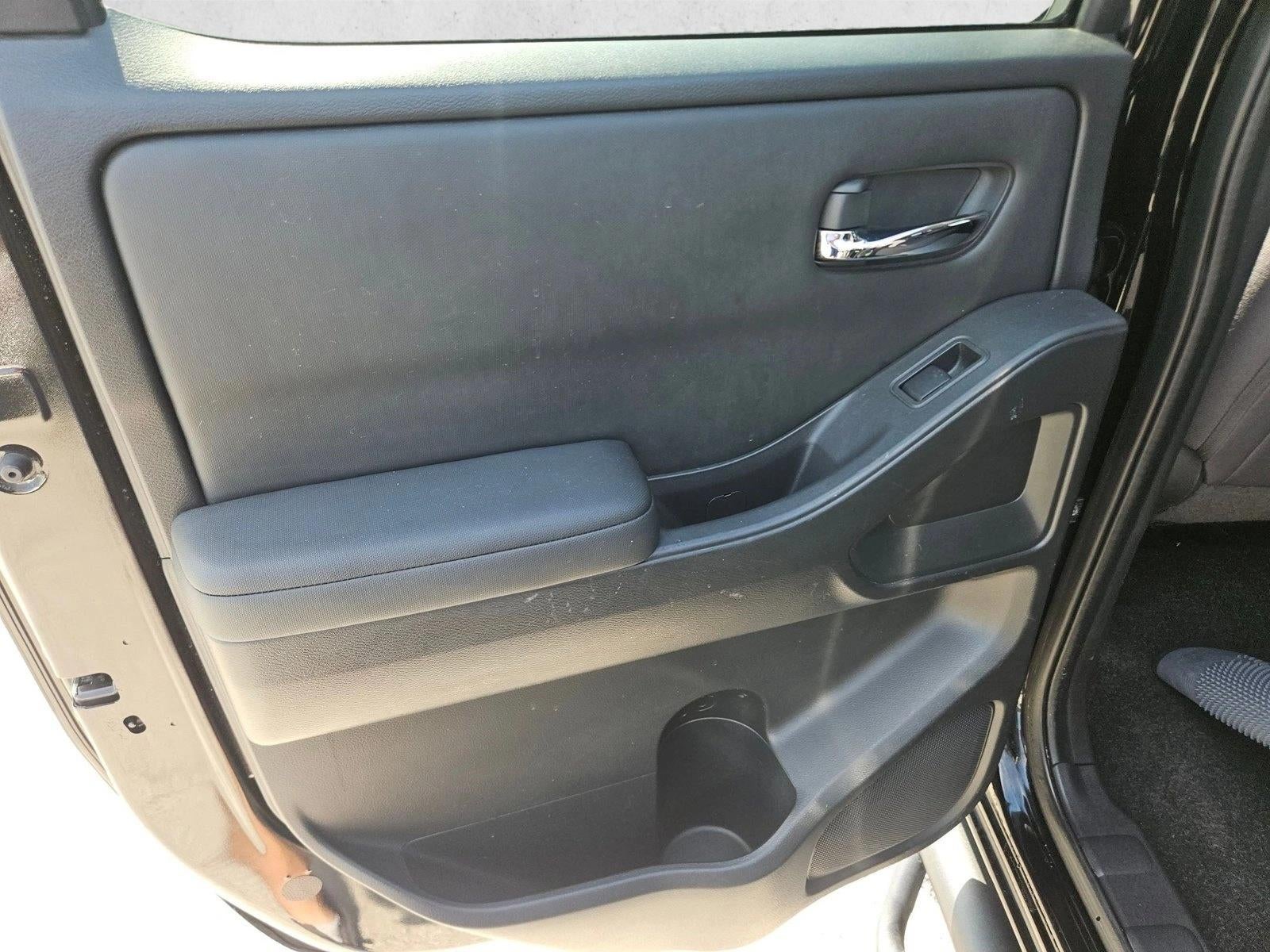 2022 Nissan Frontier Crew Cab SV 4x2