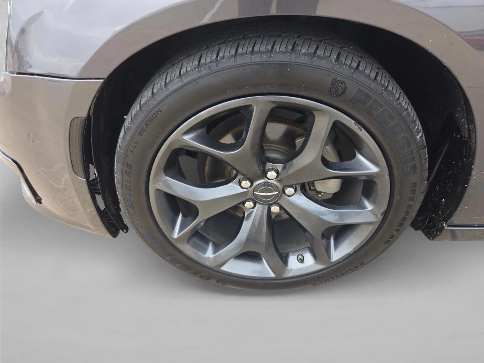 2022 Chrysler 300 Touring L