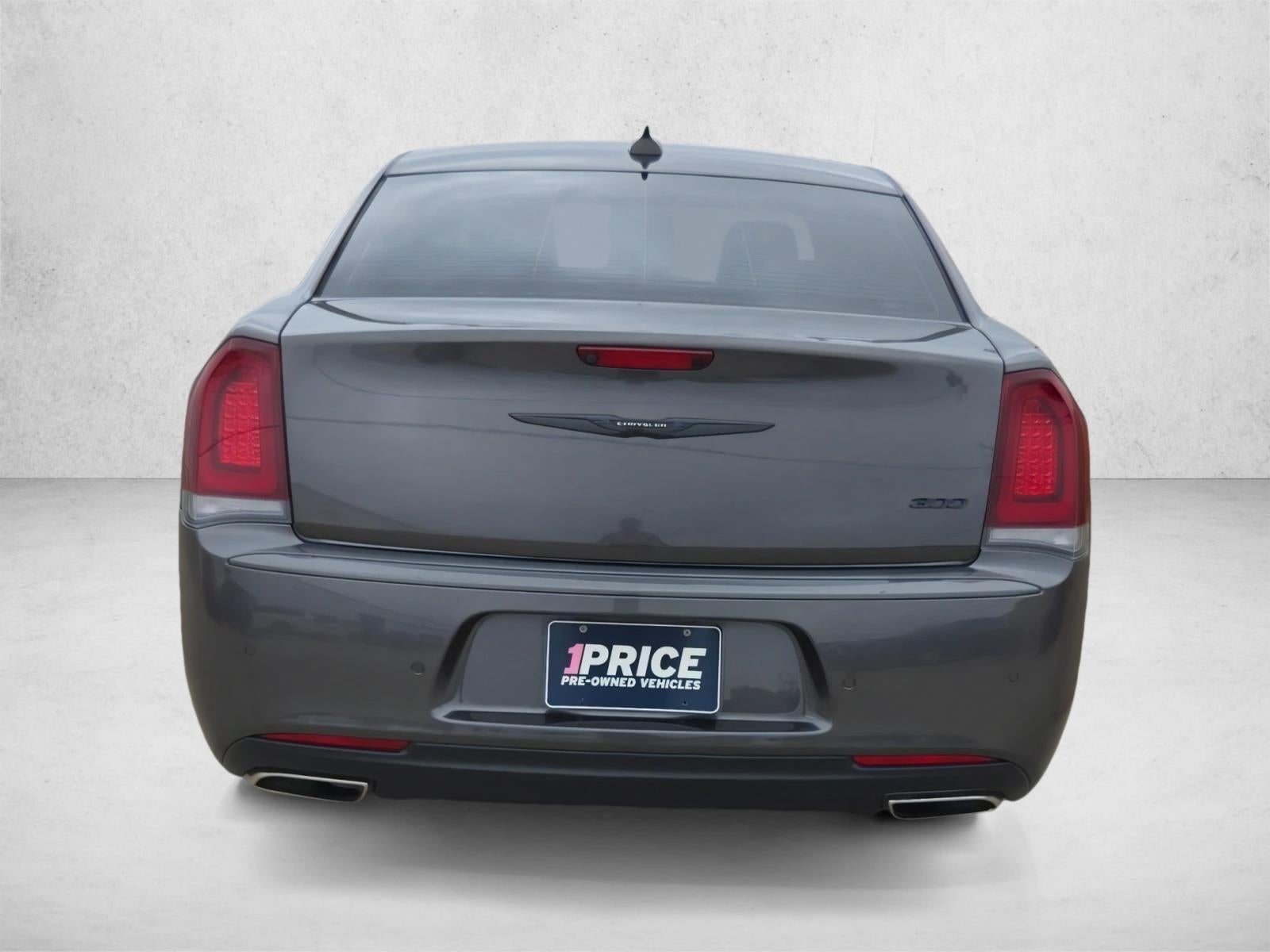 2022 Chrysler 300 Touring L
