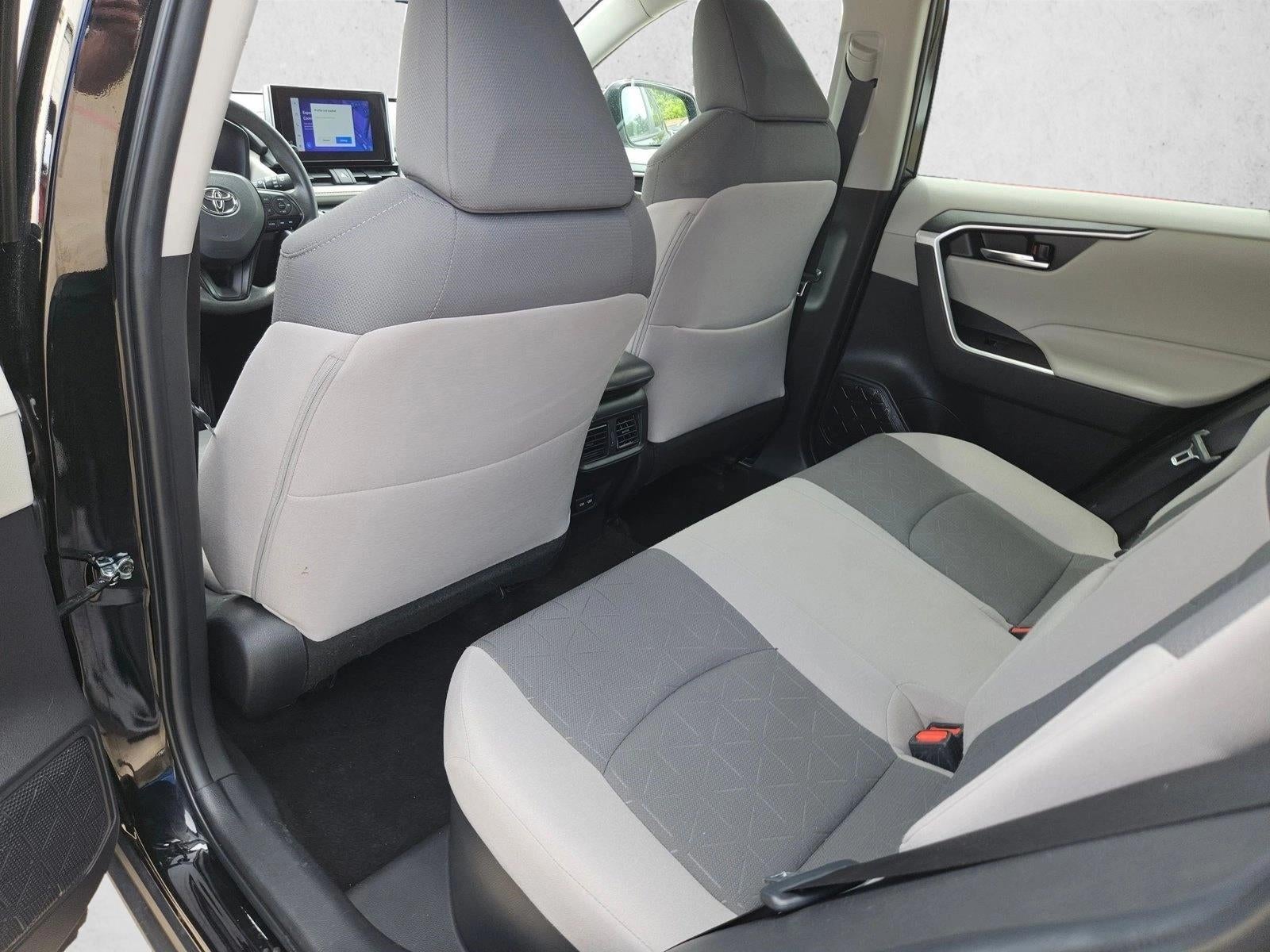 2023 Toyota RAV4 XLE - Photo 11