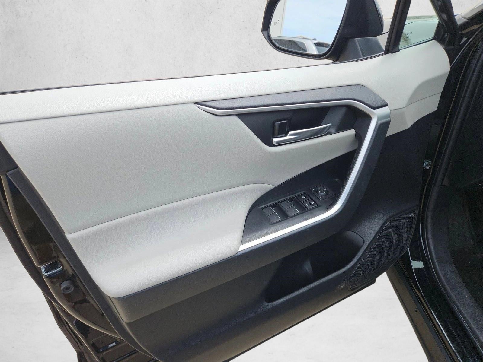 2023 Toyota RAV4 XLE - Photo 13
