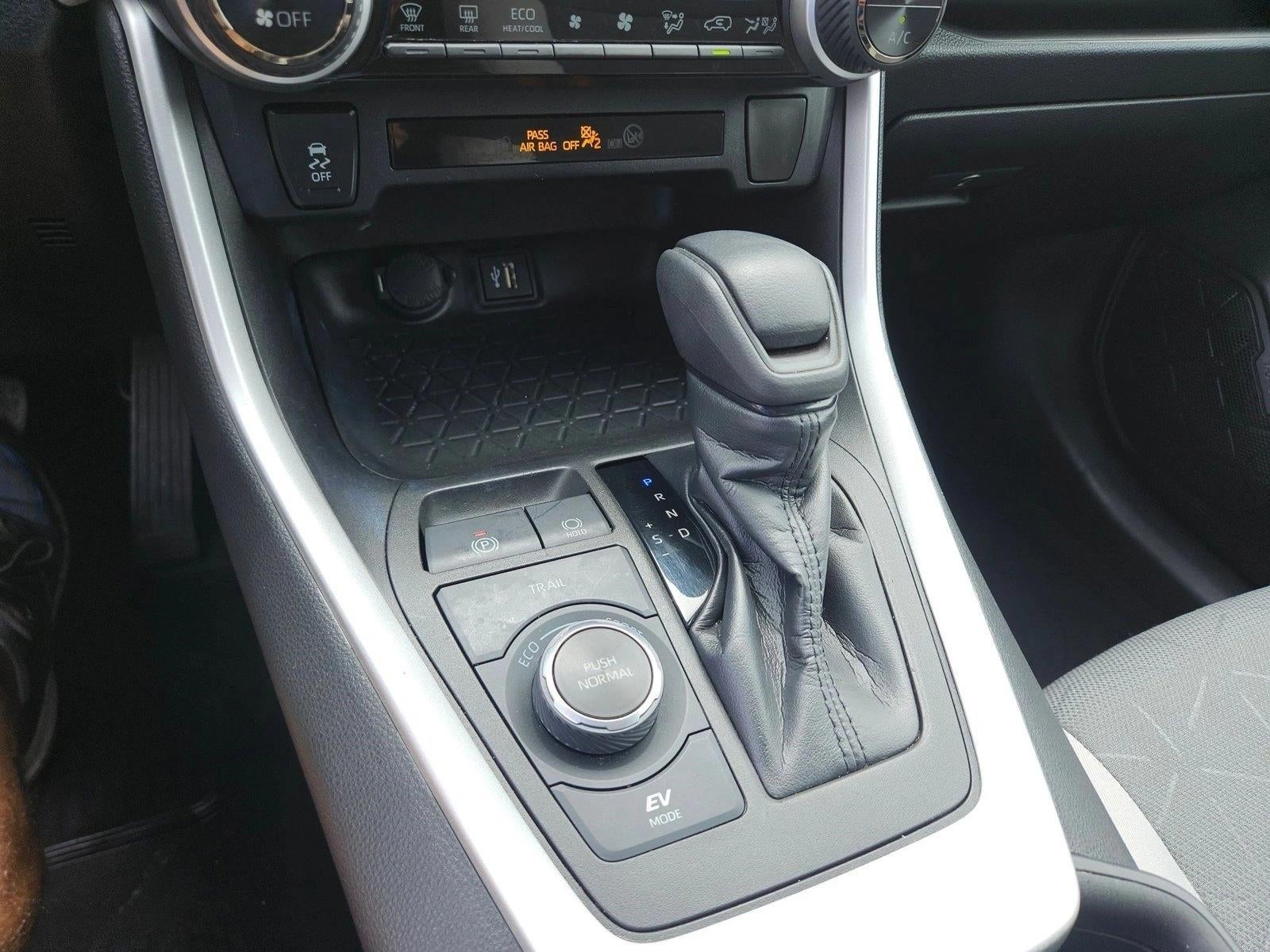 2023 Toyota RAV4 XLE - Photo 17