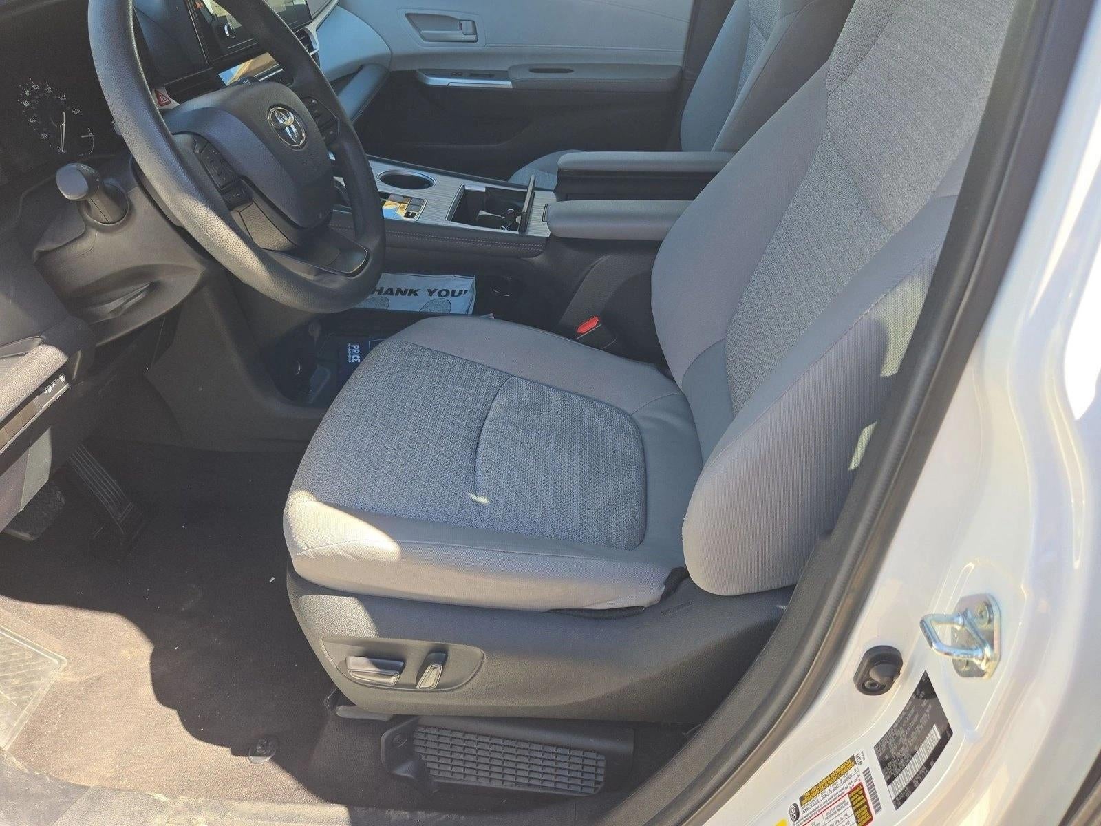 2025 Toyota Sienna LE