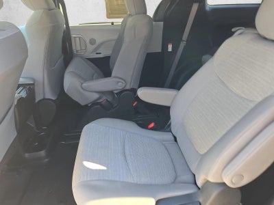 2025 Toyota Sienna LE