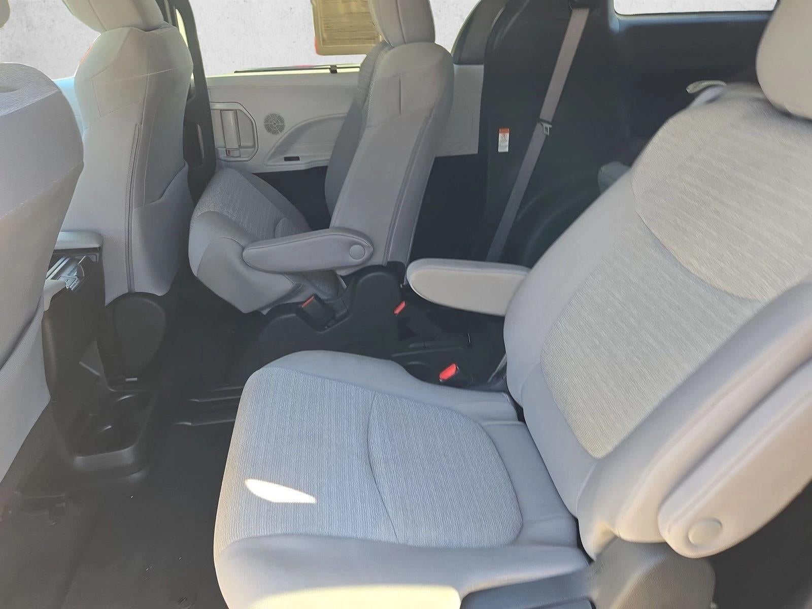 2025 Toyota Sienna LE