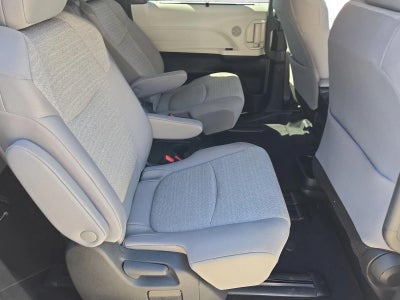 2025 Toyota Sienna LE