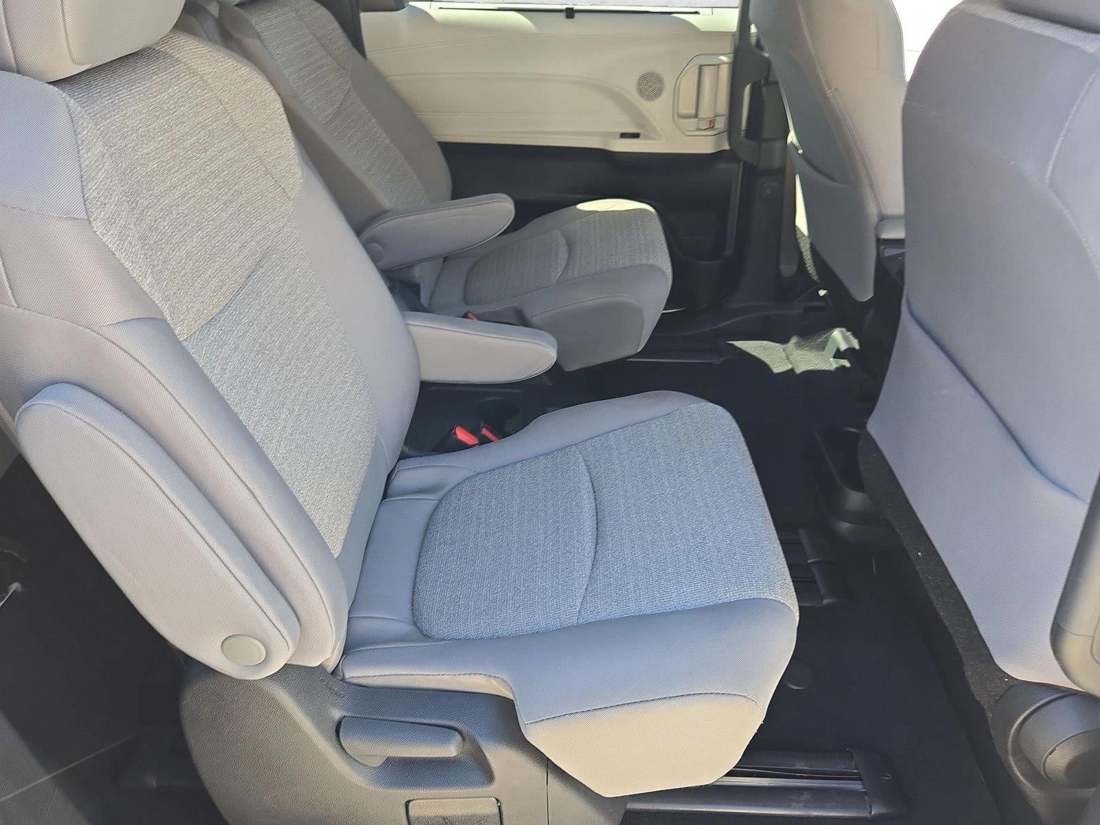 2025 Toyota Sienna LE