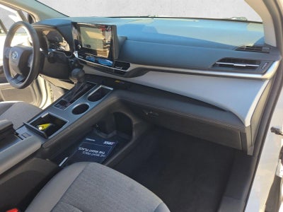 2025 Toyota Sienna LE