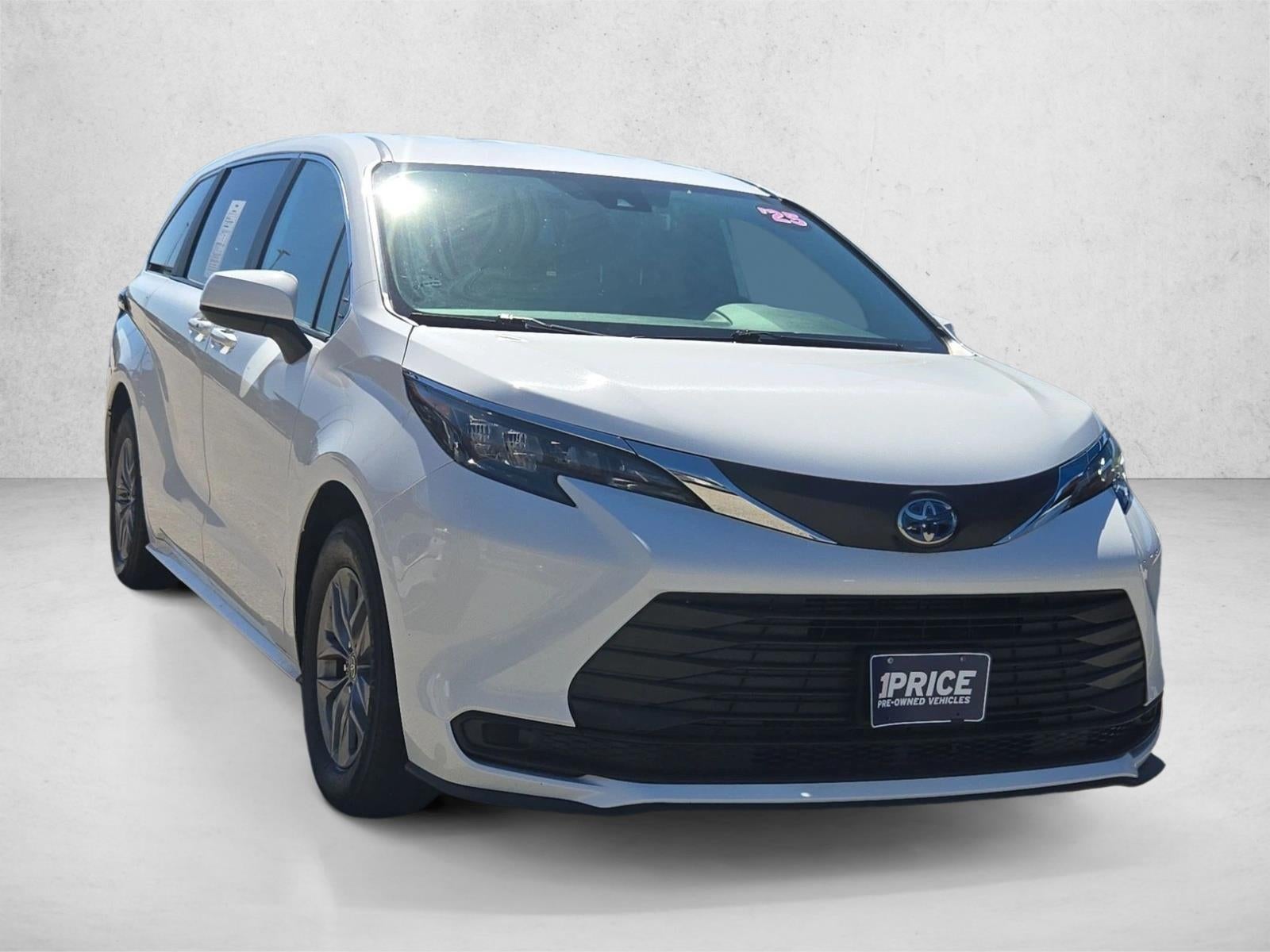 2025 Toyota Sienna LE