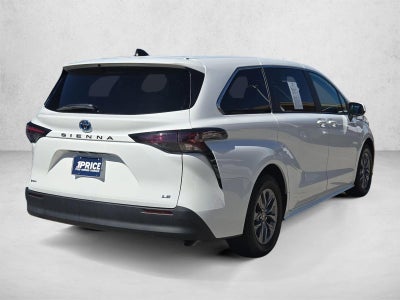 2025 Toyota Sienna LE