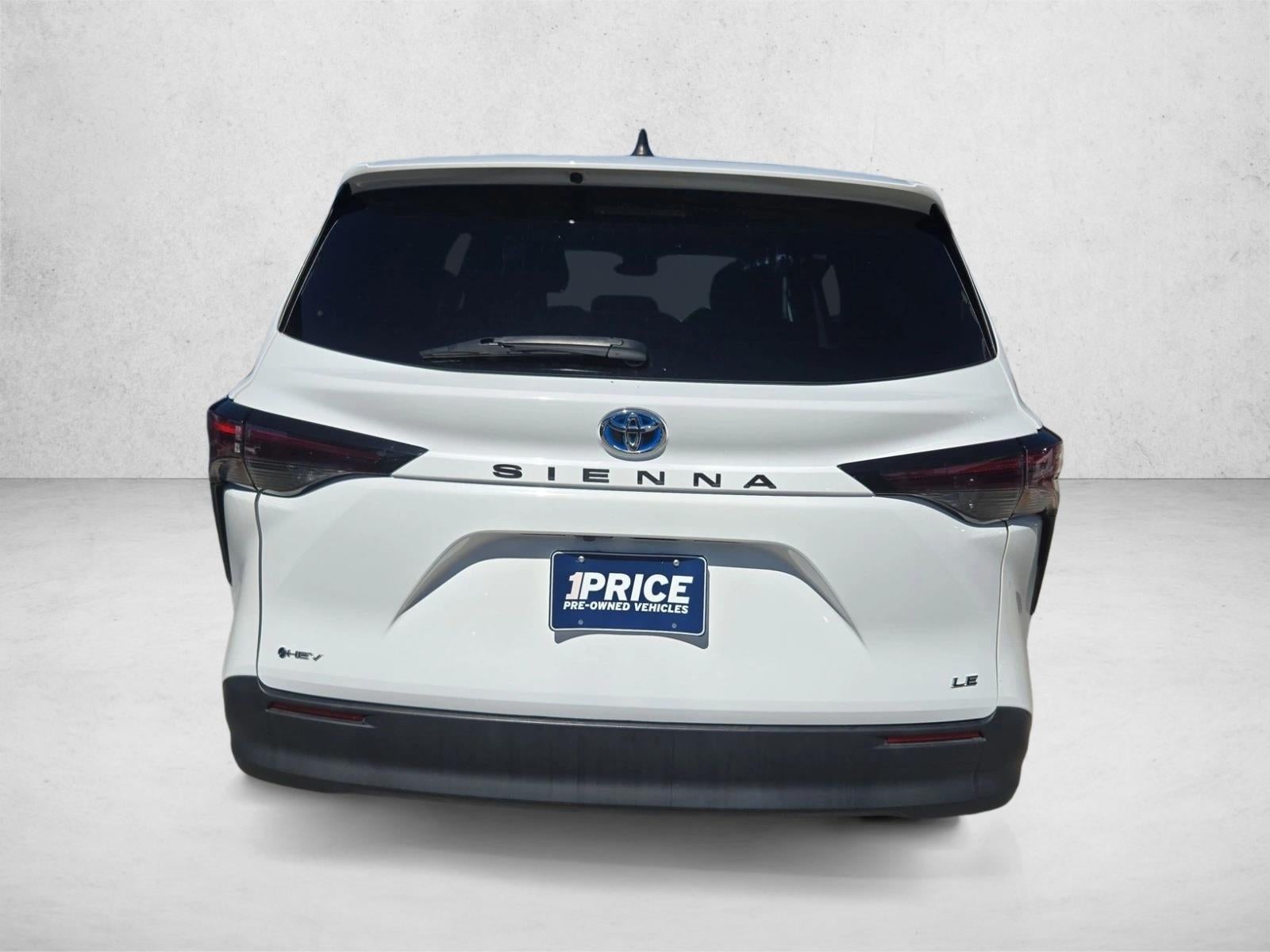 2025 Toyota Sienna LE