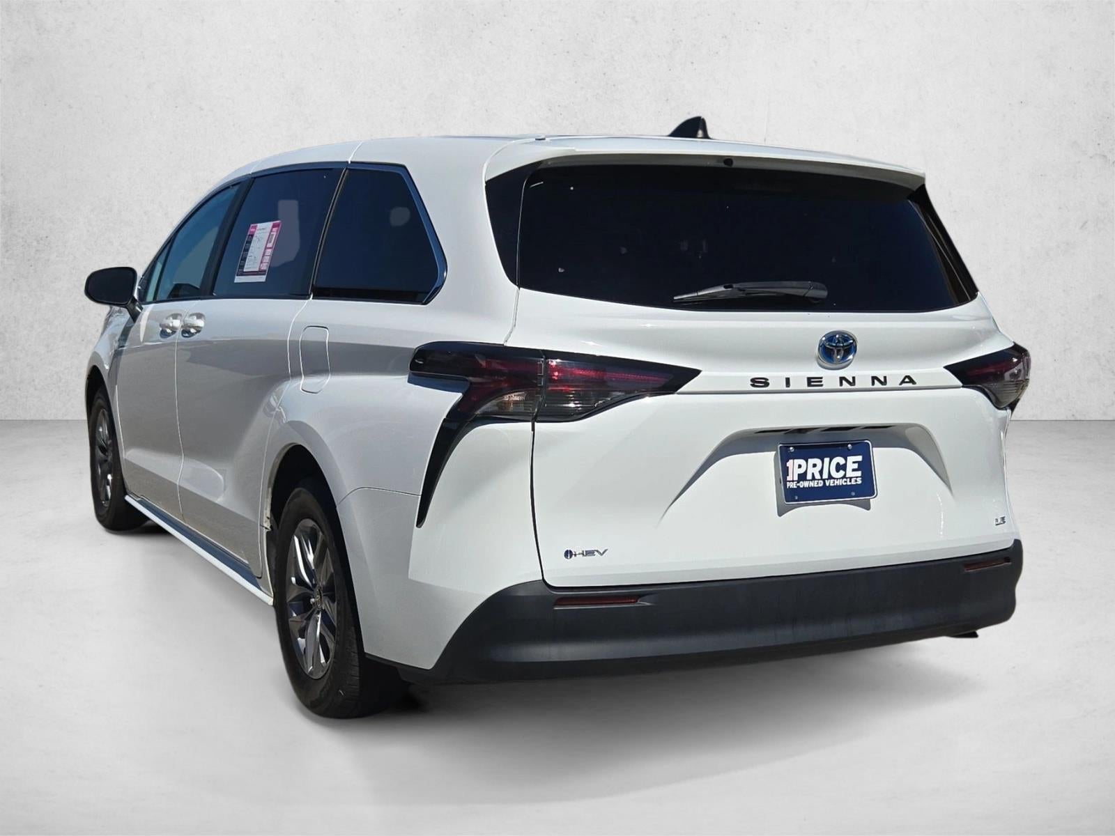 2025 Toyota Sienna LE