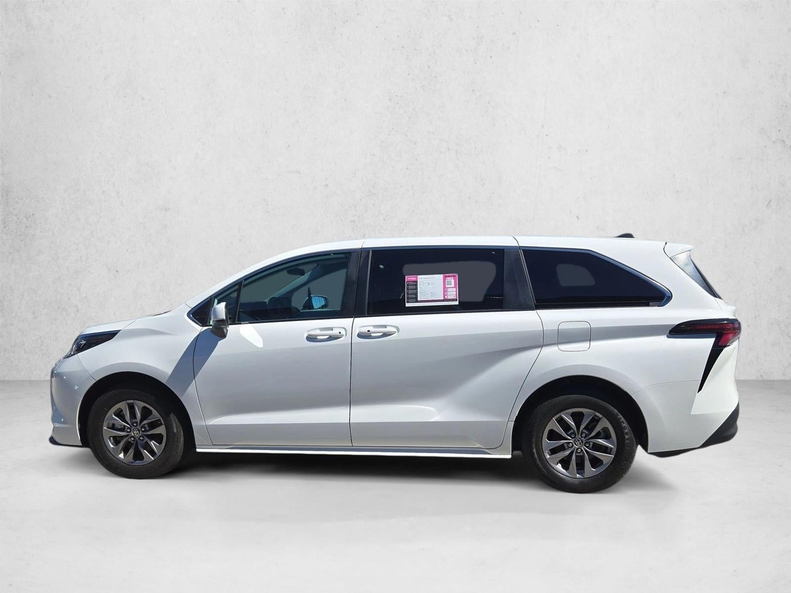 2025 Toyota Sienna LE