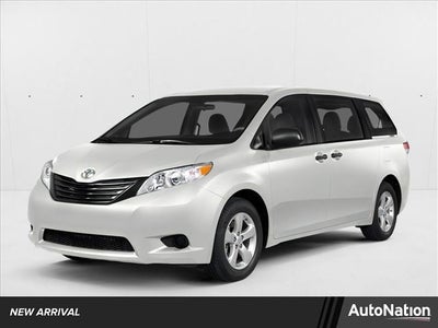 2014 Toyota Sienna XLE V6 8 Passenger