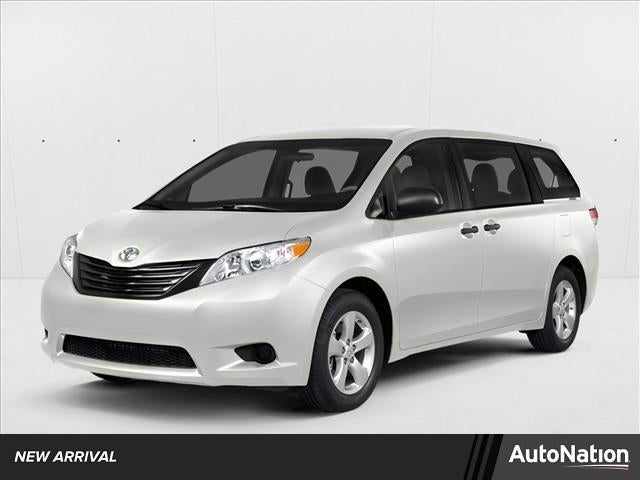 2014 Toyota Sienna XLE V6 8 Passenger