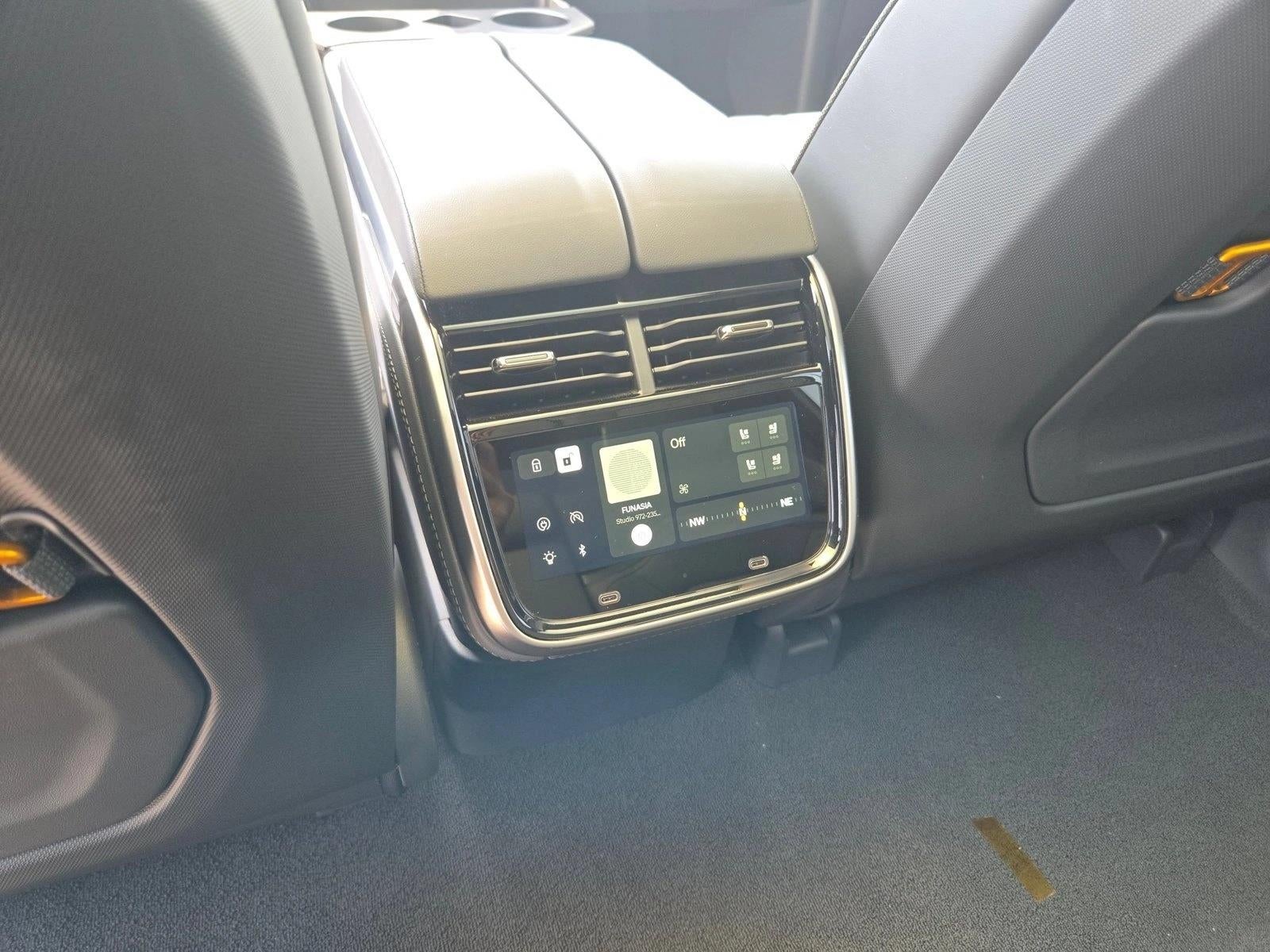2026 RIVIAN R1S Base
