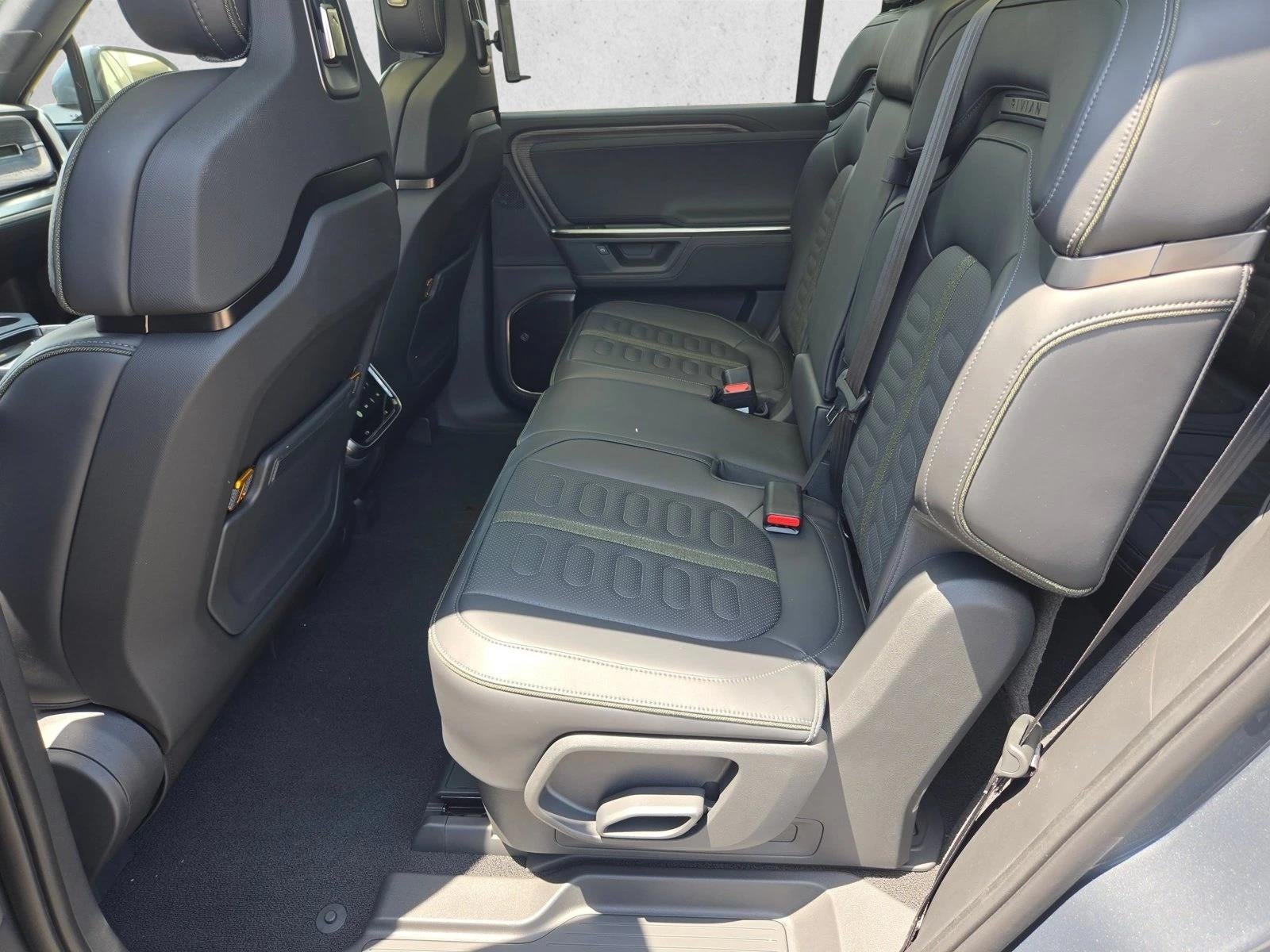 2026 RIVIAN R1S Base