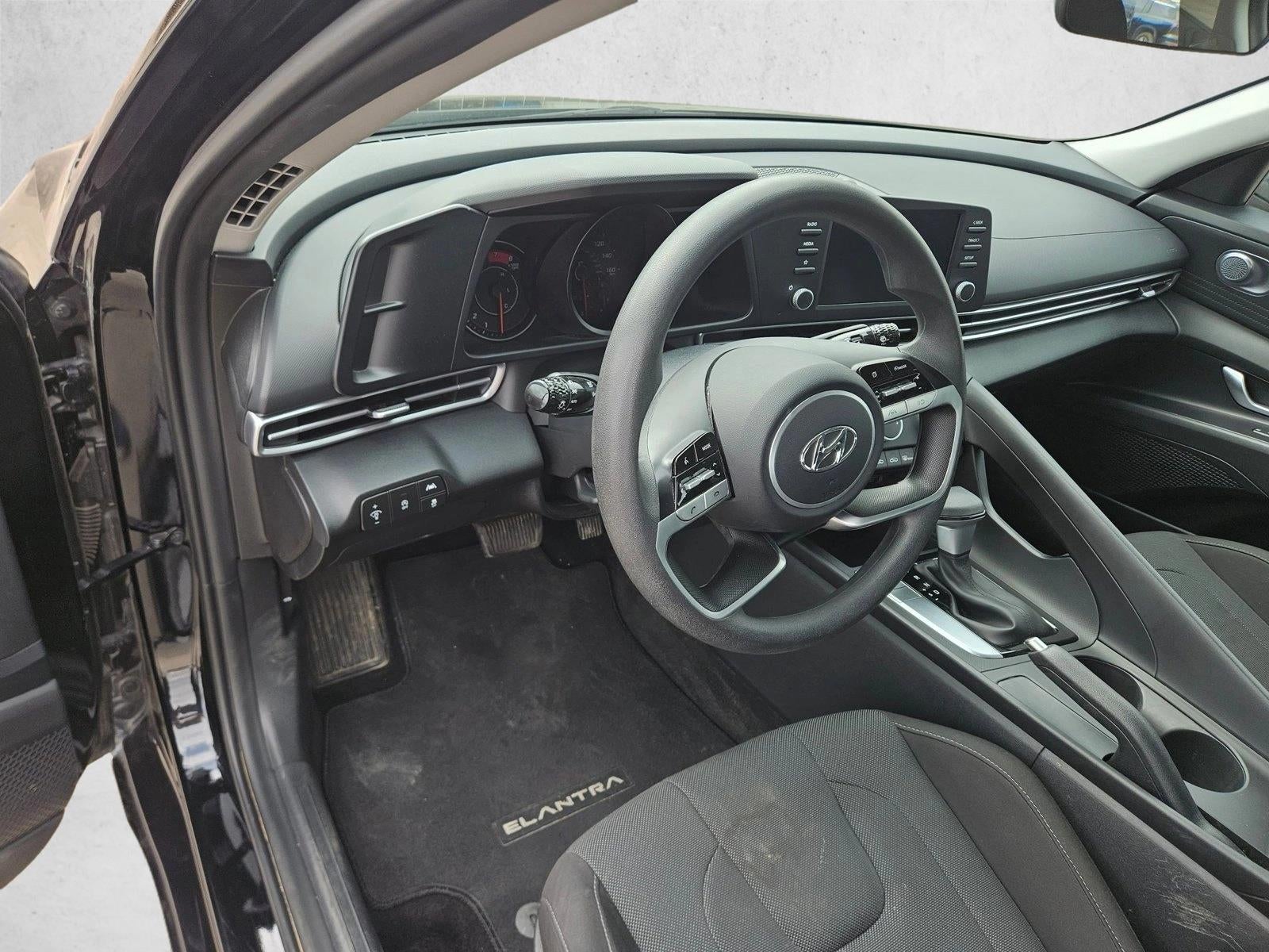 2023 Hyundai Elantra SE