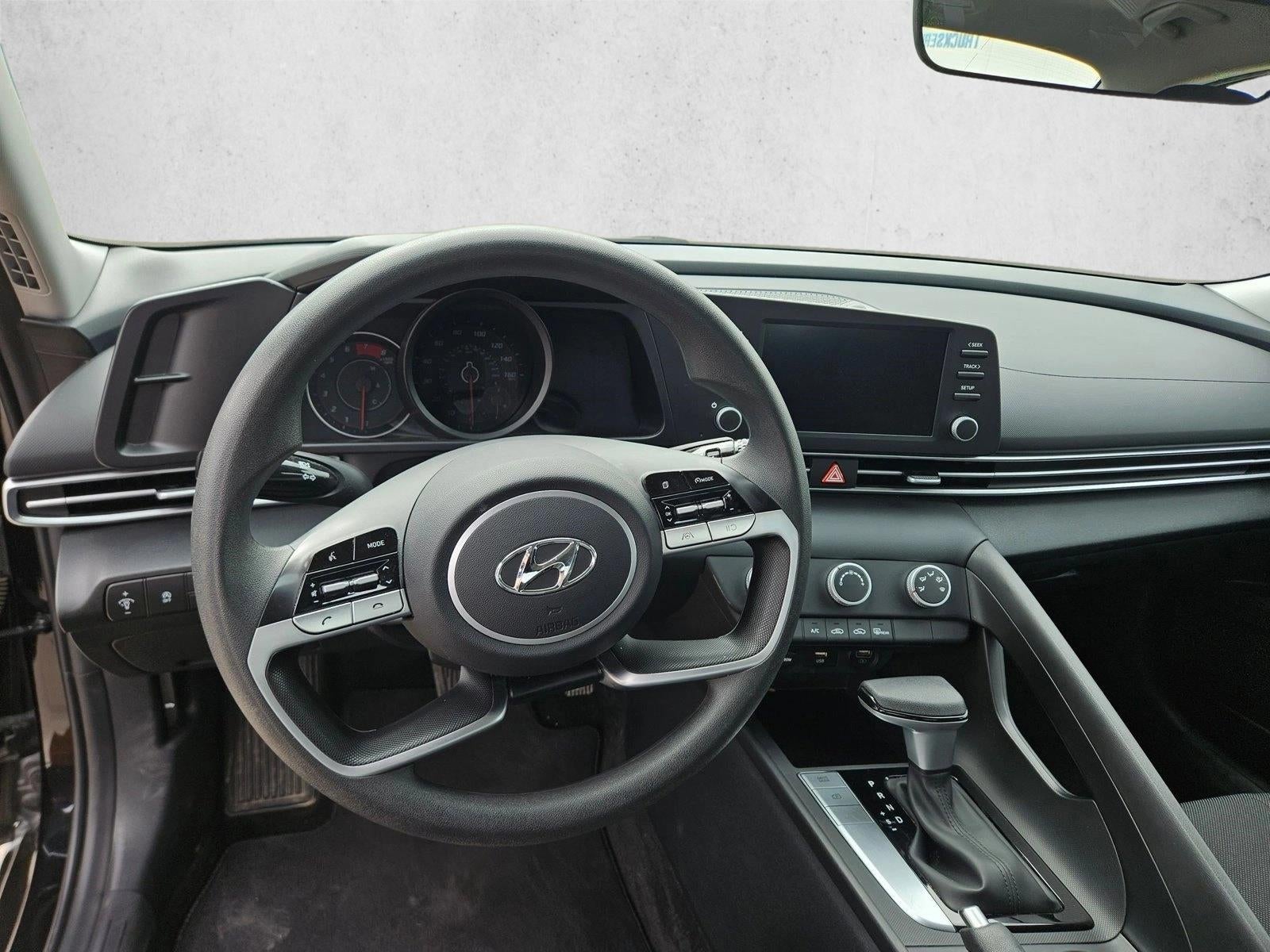 2023 Hyundai Elantra SE