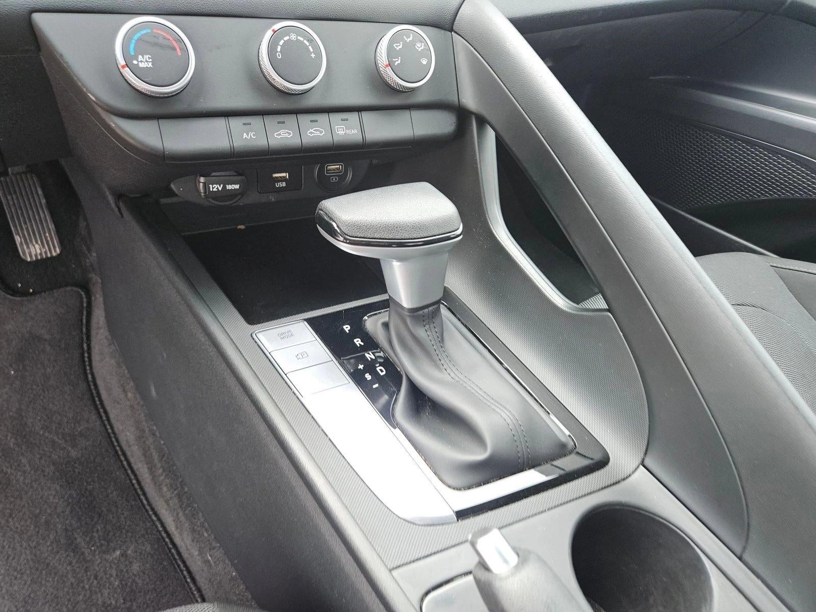 2023 Hyundai Elantra SE