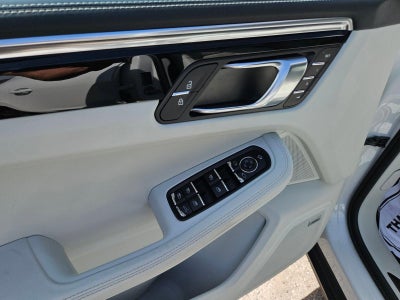 2023 Porsche Macan Base