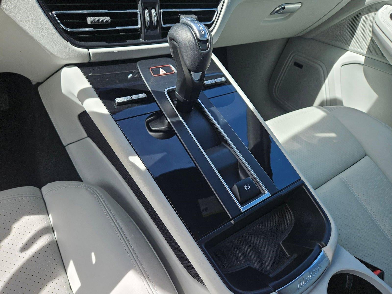 2023 Porsche Macan Base