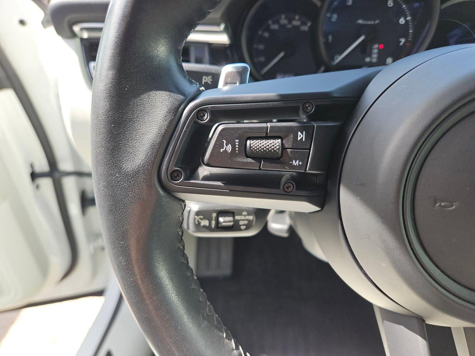 2023 Porsche Macan Base