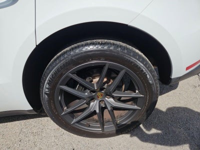 2023 Porsche Macan Base