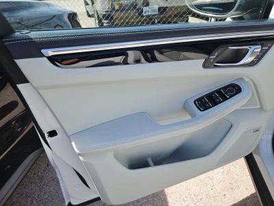 2023 Porsche Macan Base