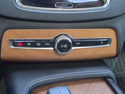 2024 Volvo XC90 B5 Plus Bright Theme