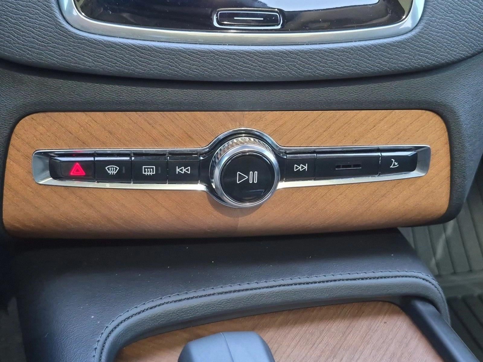 2024 Volvo XC90 B5 Plus Bright Theme